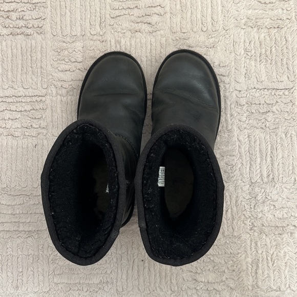 UGG Australia Women's Classic Short Boots, black leather, size 8 - Picture 6 of 16